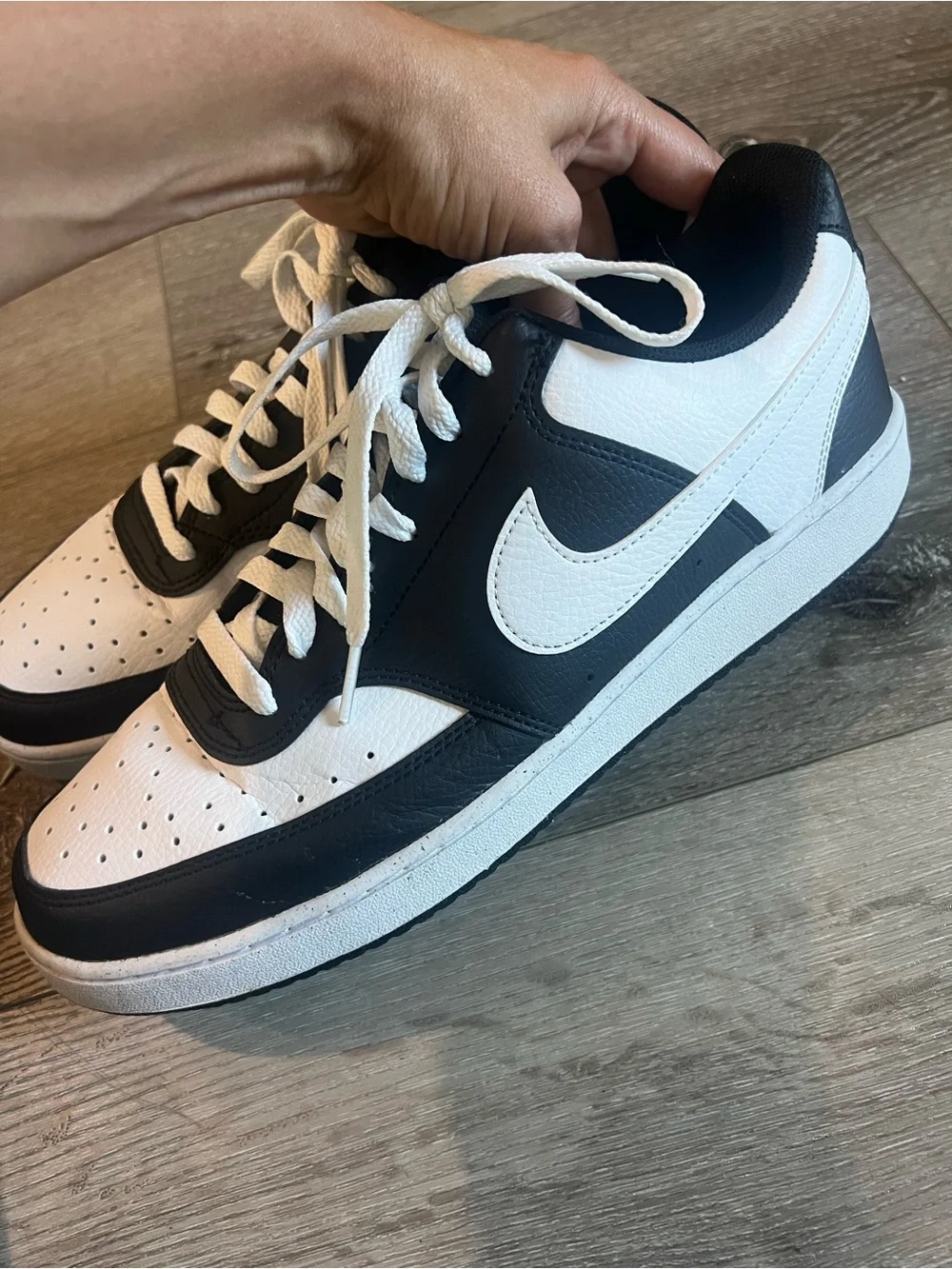 Nike Men’s Black and White Low-Top Sneakers - Classic Swoosh court Low